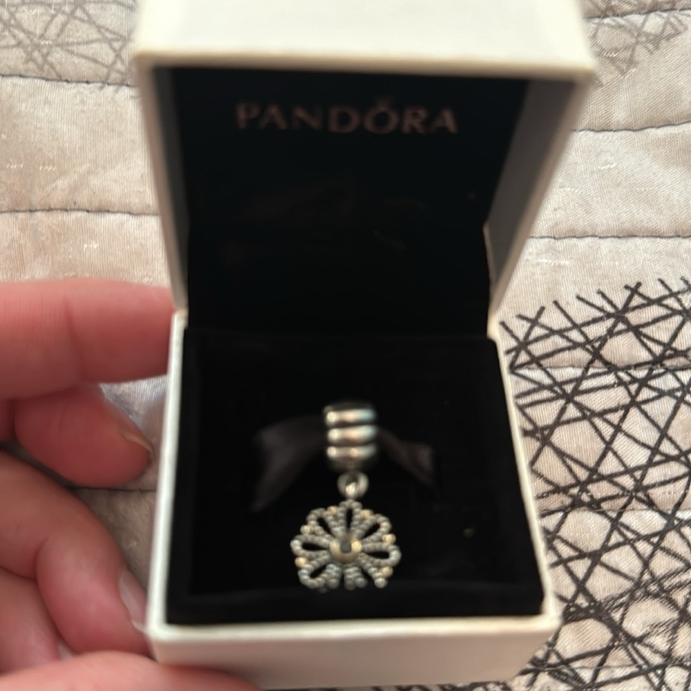 Pandora Retired Lace Flower Dangle Clip - Picture 8 of 8